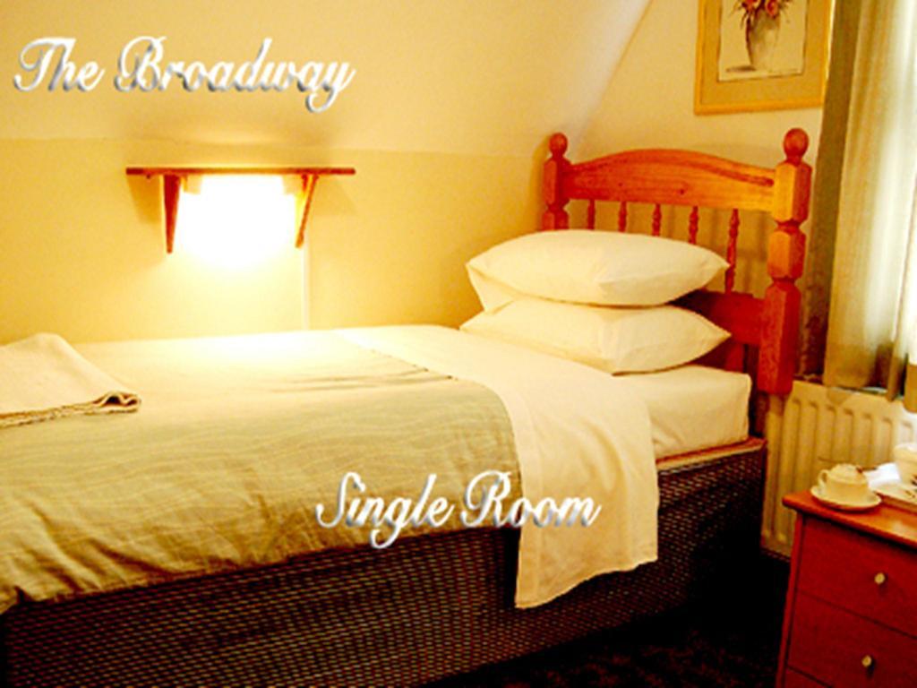 Broadway Lodge Bed And Breakfast Surbiton Room photo