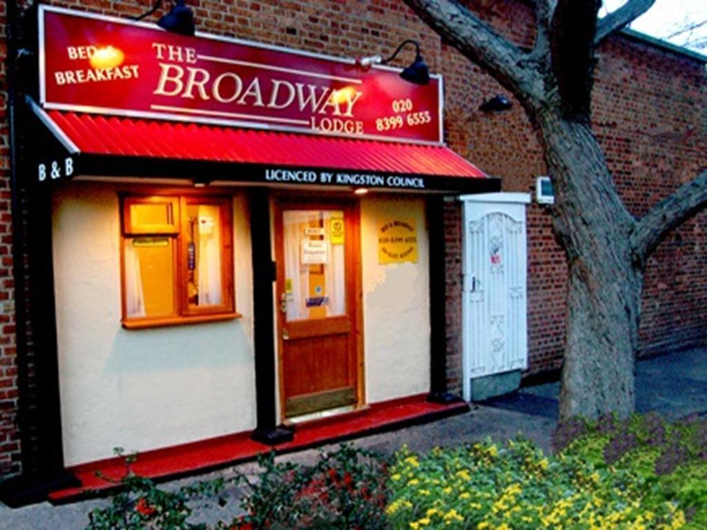 Broadway Lodge Bed And Breakfast Surbiton Exterior photo